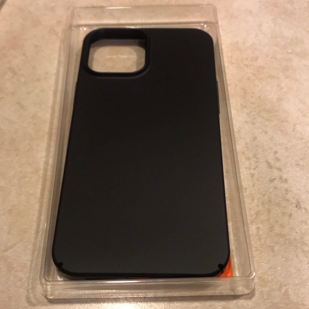 NEW Black hard shell compatible with 12 Pro Max